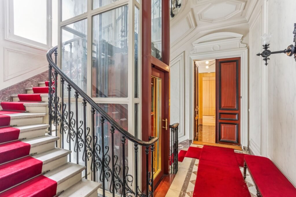 Luxury property opportunities in Paris 8th arrondissement for international buyers