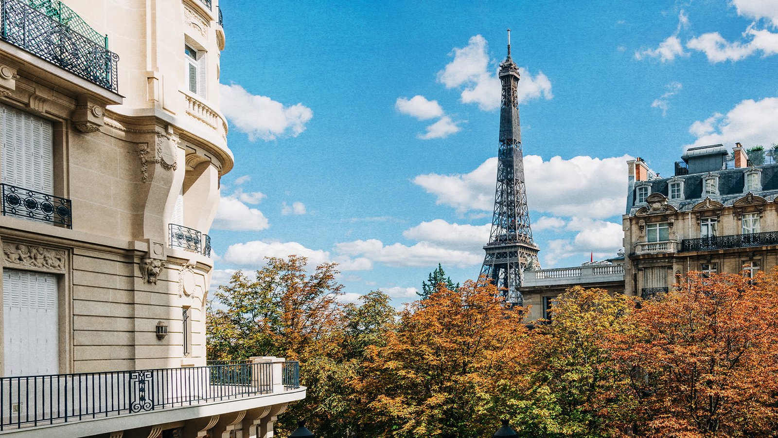 International luxury buyers investing in prestigious Paris 7th arrondissement properties Title