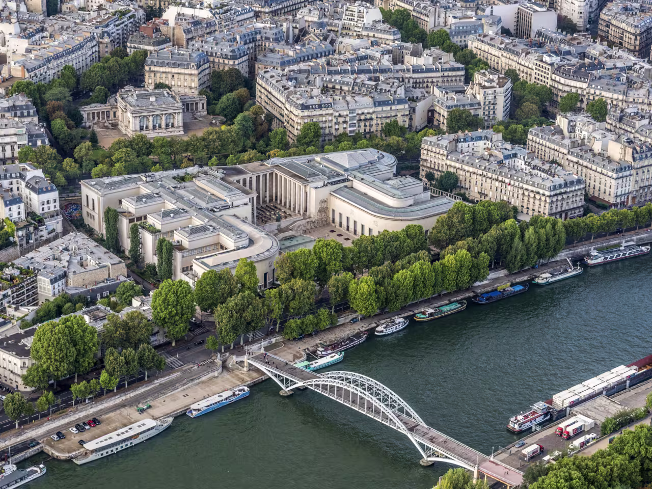 Discreet off-market luxury apartment in Paris 16th arrondissement