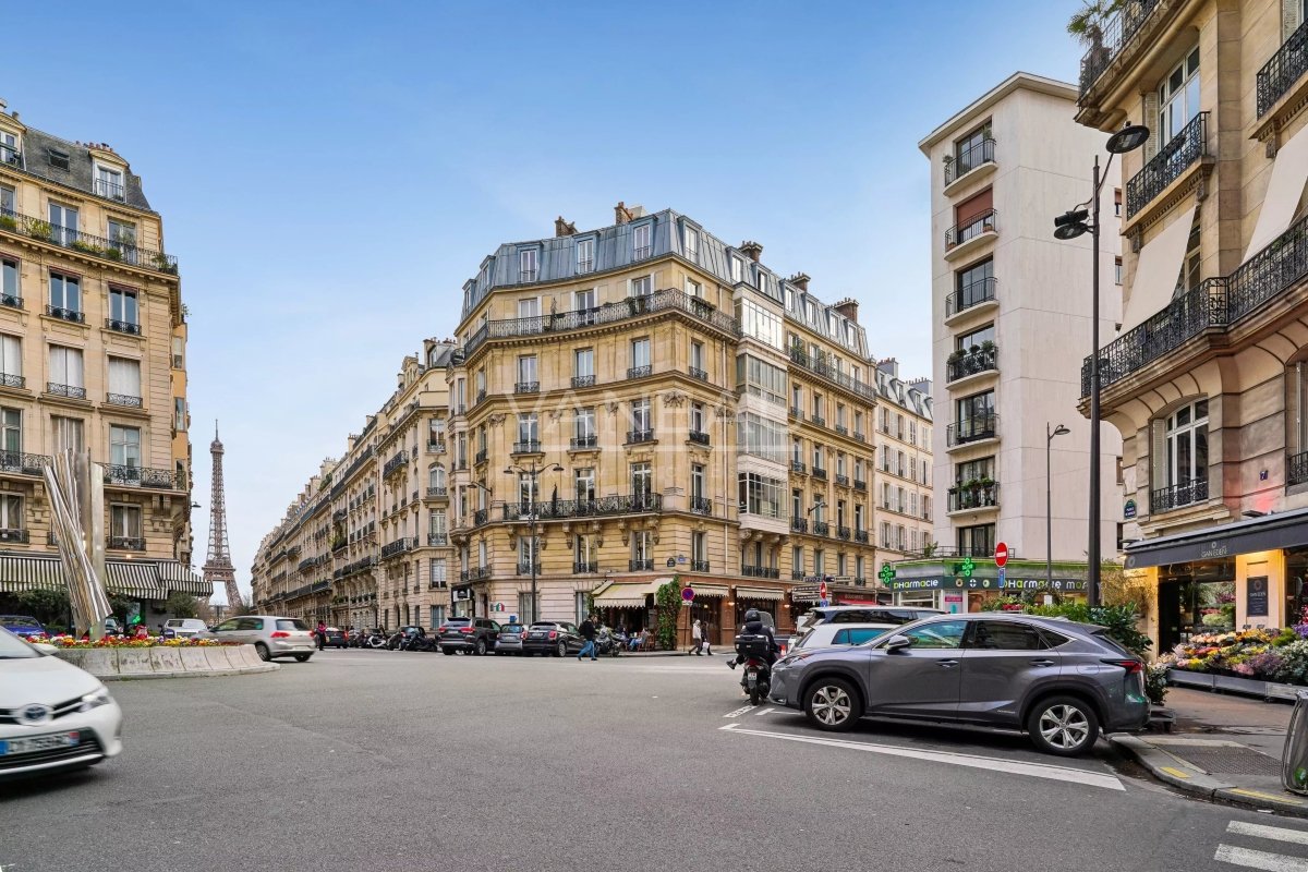 Elegant residential lifestyle and daily living atmosphere in Paris 16th arrondissement