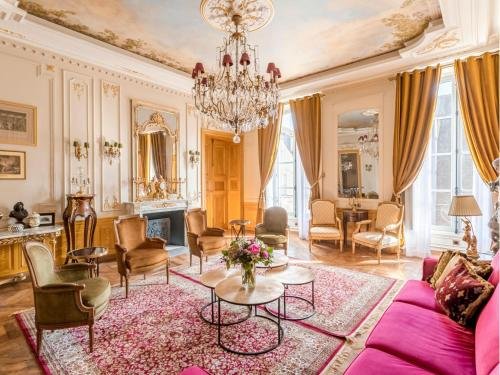 Prestigious Haussmann apartments in Paris 16th arrondissement luxury property market