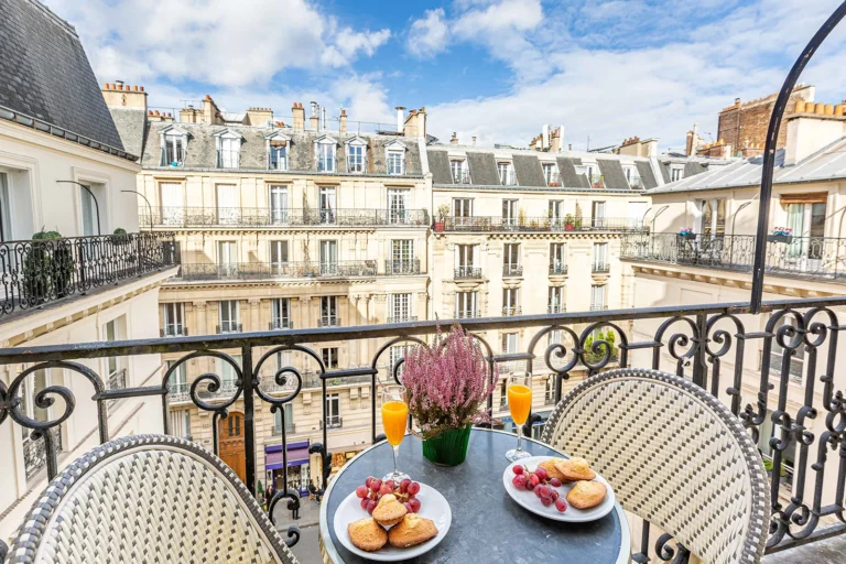 Haussmann architecture and refined property style in Paris 6th arrondissement residential streets