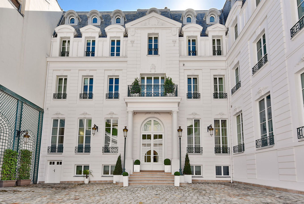 Elegant skyline and luxury residential architecture in Paris 7th arrondissement