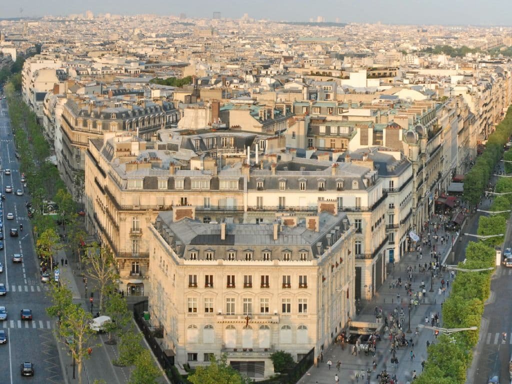 Prestigious luxury neighborhoods in Paris 8th arrondissement including the Golden Triangle