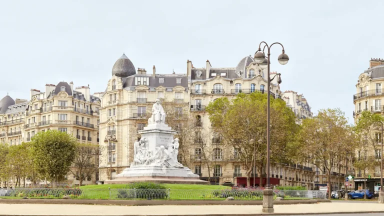 Elegant Haussmann architecture in Saint-Thomas-d’Aquin Paris 7