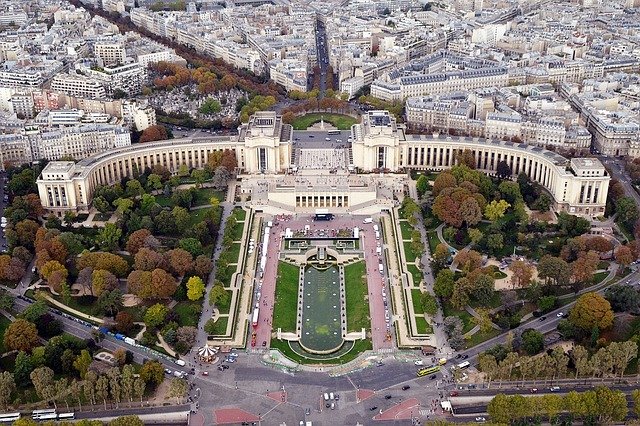 Luxury apartment near Trocadéro with Eiffel Tower views in Paris 16th arrondissement